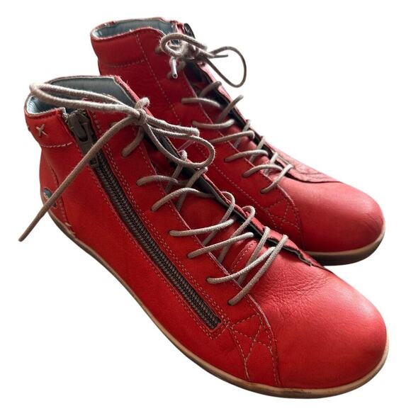 Cloud Aika Womens High Top Sneaker Red Leather Size 7.5 Comfort Easy On Side Zip - Picture 1 of 12